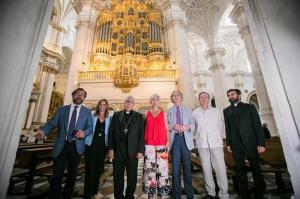 Visita a la Catedral de la consejera acompañada, entre otros, por el arzobispo de Granada.
