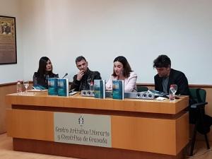 María Luisa Fernández Asensio lee algunos de los poemas de 'Oquedades'.