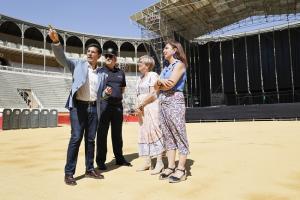 El alcalde con las concejalas de Seguridad y Cultura y el jefe de la Policía Local.