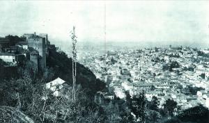 Fotografía tomada desde el Generalife el 2 de noviembre de 1921, día que fue devuelto al Estado.