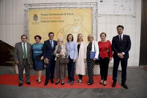 Ida Vitale junto a las autoridades y la sobrina de Federico García Lorca.