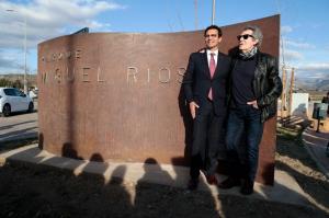 Miguel Ríos y el alcalde de Granada, Francisco Cuenca, en la inauguracioón. 