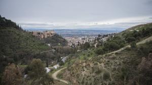 Vista del Valle del Darro hacia la Alhambra y la ciudad. 