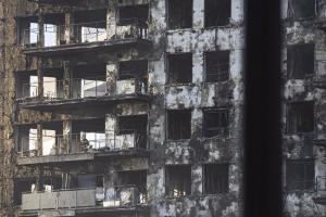 La estructura del edificio tras el incendio del jueves en el barrio de Campanar de Valencia.