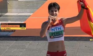 María Pérez, tras entrar en la meta, vencedora de los 35 kilómetros marcha. 