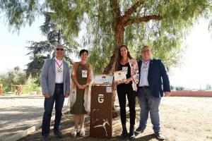 María Pinedo con los representantes de Diputación.