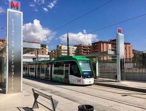 Un convoy en la estación Ferrocarril.