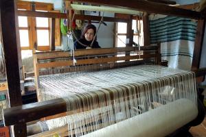 Ana Martínez ha recuperado parte de la artesanía textil de la Alpujarra. 