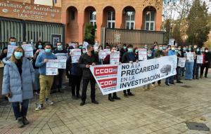 Protesta frente al Instituto de Astrofísica de Andalucía, en el Camino Bajo de Huétor.