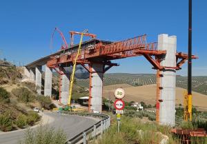 Viaducto de Ríofrío en ejecución, del tramo Quejigares-Variante de Loja.
