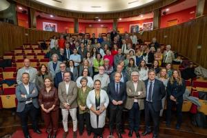 Encuentro de profesionales para celebrar el 50 aniversario del servicio.