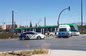 Una ambulancia ha asistido al conductor del vehículo.