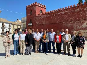 Representantes socialistas, este lunes en Alhama.