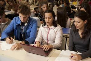 En Granada son cinco los estudiantes que contarán con el apoyo de los equipos específicos.