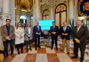 Encuentro celebrado en Málaga al que asistieron el alcalde y el edil de Turismo de Granada. 