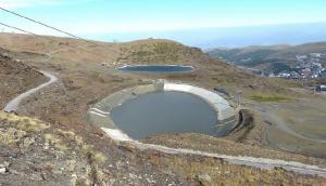 Balsas que se llenan desde el río Monachil. 