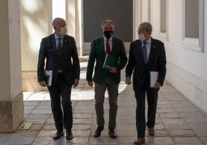 Los consejeros de Educación y Universidades con el portavoz del Gobierno andaluz. 