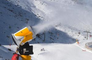 Uno de los caños de nieve en la estación de esquí, en una imagen de archivo.
