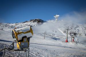 Uno de los cañones de nieve de la estación. 