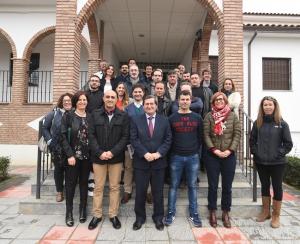 Entrena durante su visita al Cortijo Peinado, sede de Caprigran.