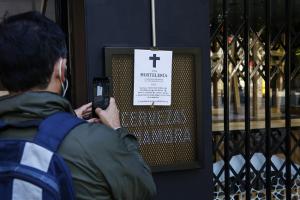 Cartel reivindicativo tras el cierre de la hostelería ordenado por la Junta en Granada en noviembre pasado.
