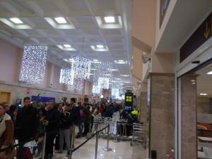 Colas en el Aeropuerto este jueves.