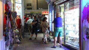 Calle comercial de Almuñécar, antes de la crisis del coronavirus.