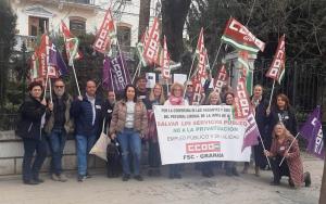 Concentración por la falta de personal en Cultura.