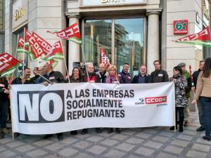 Imagen de la concentración celebrada en Puerta Real a la puertas de la oficina de BMN.