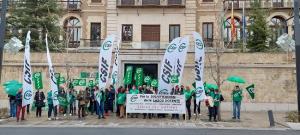 Concentración ante la sede de la Junta en Granada.