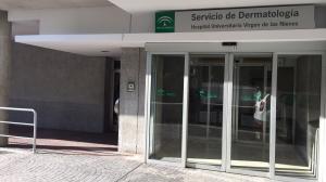 Entrada a Dermatología en el antiguo San Cecilio, donde antes estaban las urgencias.