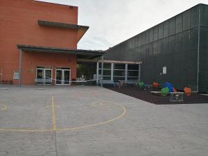 Entrada a la piscina del compleo deportivo municipal Bola de Oro.