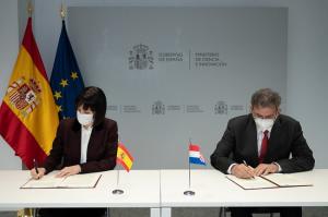 Diana Morant y Radovan Fuchs, durante la firma de la declaración conjunta.