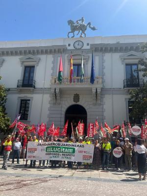 Protesta ante el Ayuntamiento de Granada. 