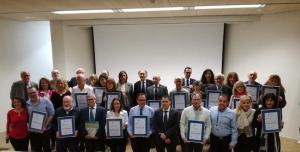 Foto de familia con representantes de los centros acreditados.