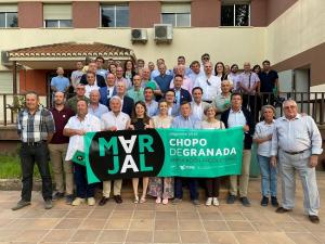Foto de familia de la asamblea fundacional de los productores Marjal Chopo de Granada.