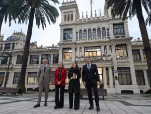  La alcaldesa de A Coruña, Inés Rey, junto a la vicepresidenta Nadia Calviño, también coruñesa., 