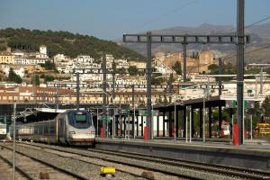 Vías en la estación de tren de Granada. 