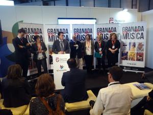 El alcalde durante la presentación de la oferta de festivales que hace de Granada la 'Ciudad de la música'.
