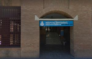 Entrada del Hospital de San Rafael, en la calle San Juan de Dios. 