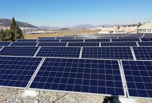 Placas fotovoltaicas en el IES Aricel de Albolote. 