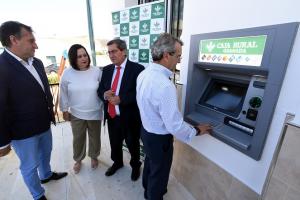 Inauguración del cajero en Gobernador. 