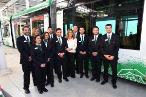 Susana Díaz con trabajadores del Metro.