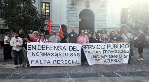 Protesta de la Junta de Personal de Granada, este viernes.