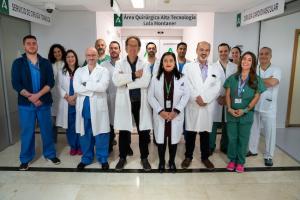 La directora gerente, en el centro, junto a parte del equipo multidisciplinar.