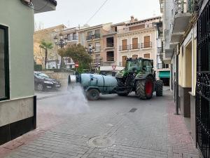 Limpieza de las calles de Algarinejo.
