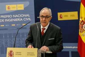 Miguel Ángel Losada, al recibir el Premio Nacional de Ingeniería.