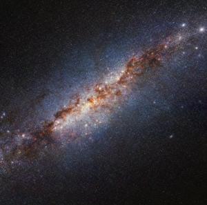 Región donde ocurre el estallido de formación estelar en la galaxia M82.