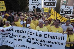 Cuenca, en una de las manifestaciones de la Marea Amarilla cuando era portavoz de la oposición.