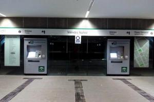 Máquinas expendedoras en la estación de Méndez Núñez.